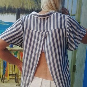 Forever 21 Contemporary Split Open Back Button up flutter sleeve beachy crop top